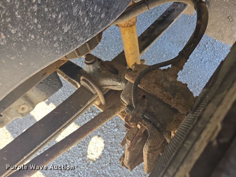 image for item EE7920 2002 Freightliner Columbia semi truck