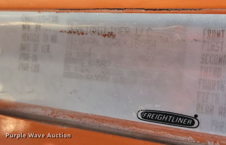 image for item EE7920 2002 Freightliner Columbia semi truck