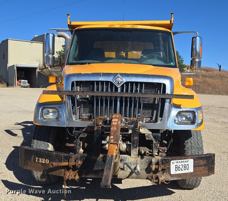 image for item EE7921 2006 International 7400 dump truck