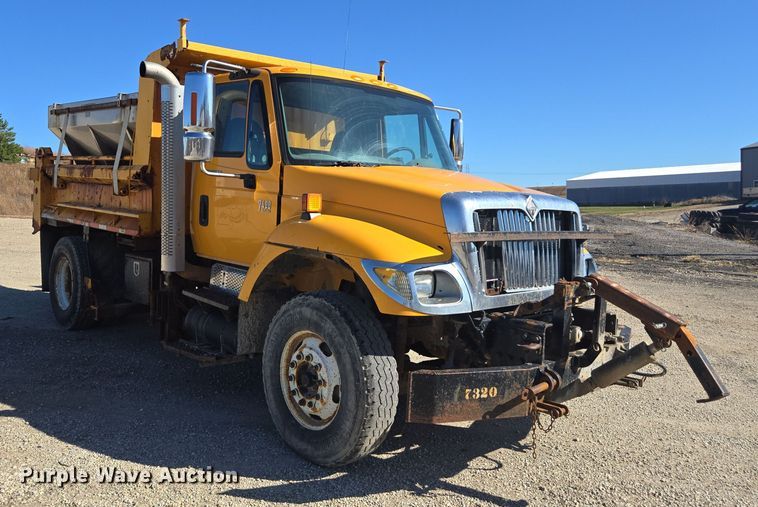 image for item EE7921 2006 International 7400 dump truck