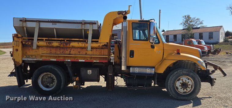 image for item EE7921 2006 International 7400 dump truck
