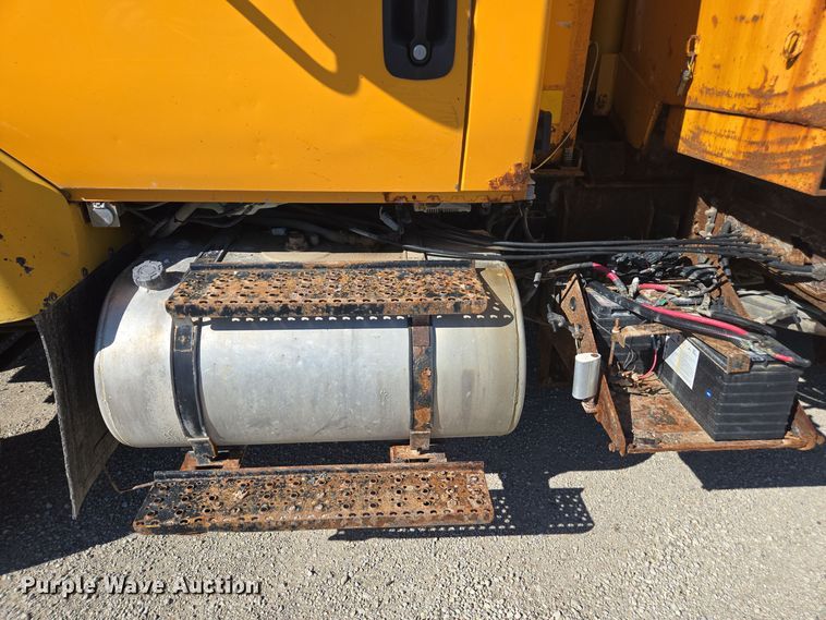 image for item EE7921 2006 International 7400 dump truck