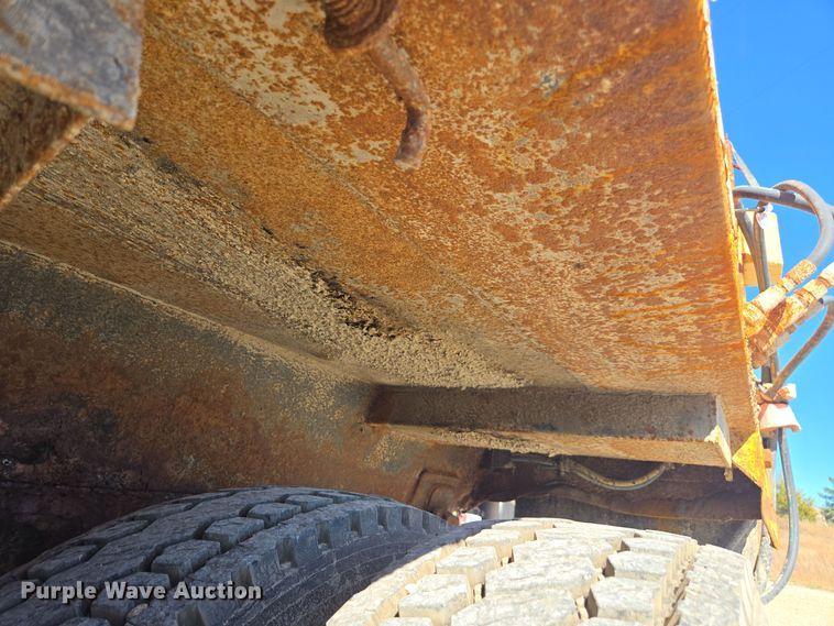 image for item EE7921 2006 International 7400 dump truck