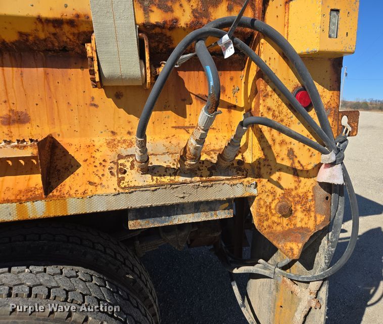 image for item EE7921 2006 International 7400 dump truck