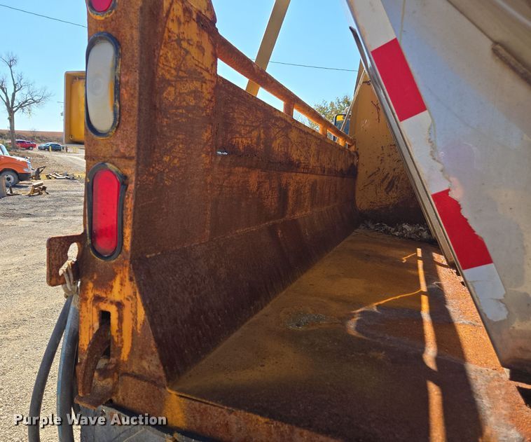 image for item EE7921 2006 International 7400 dump truck