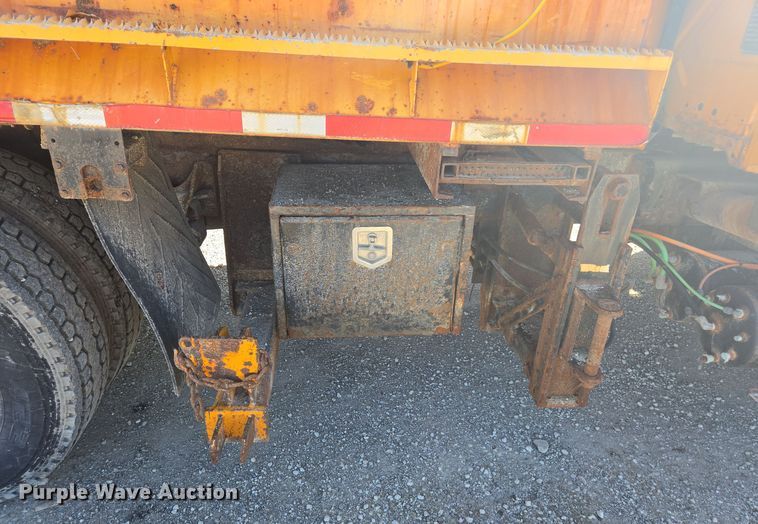 image for item EE7921 2006 International 7400 dump truck