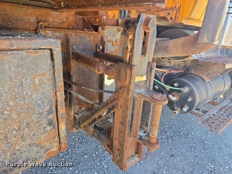 image for item EE7921 2006 International 7400 dump truck