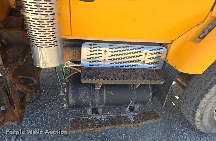 image for item EE7921 2006 International 7400 dump truck