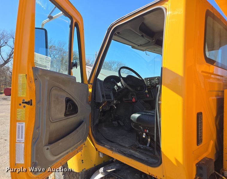 image for item EE7921 2006 International 7400 dump truck