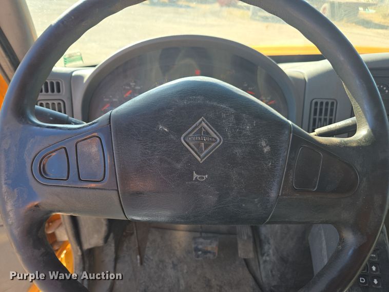 image for item EE7921 2006 International 7400 dump truck