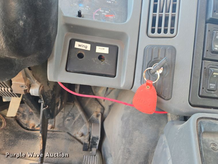 image for item EE7921 2006 International 7400 dump truck