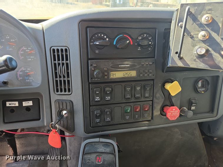 image for item EE7921 2006 International 7400 dump truck