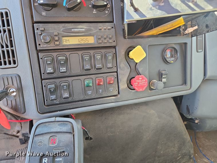 image for item EE7921 2006 International 7400 dump truck