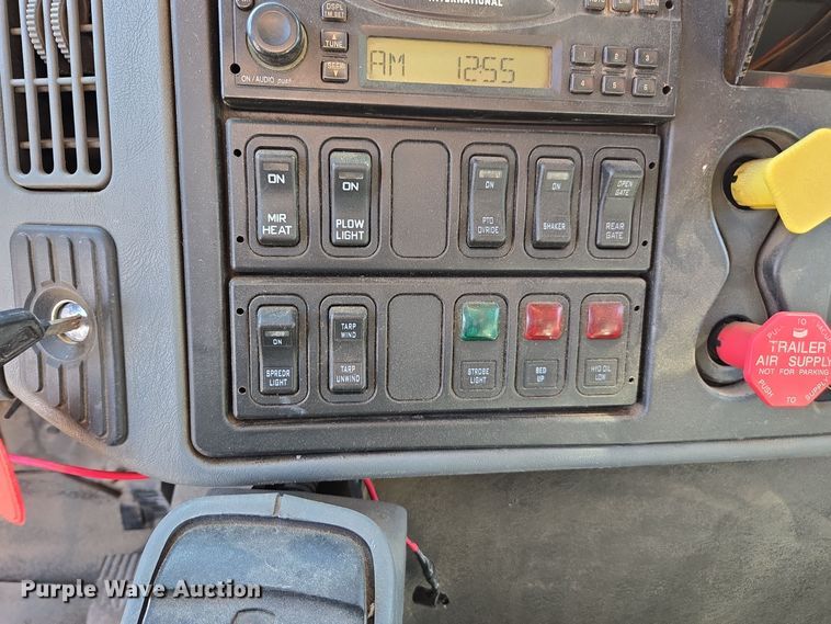 image for item EE7921 2006 International 7400 dump truck