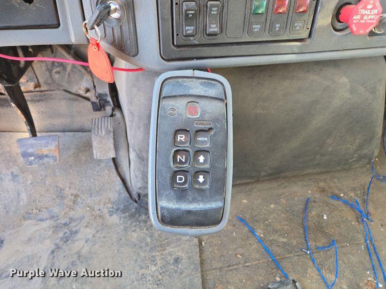 image for item EE7921 2006 International 7400 dump truck