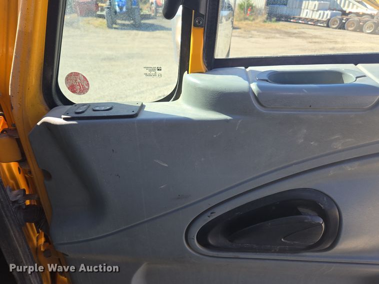 image for item EE7921 2006 International 7400 dump truck