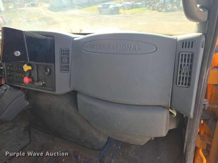 image for item EE7921 2006 International 7400 dump truck