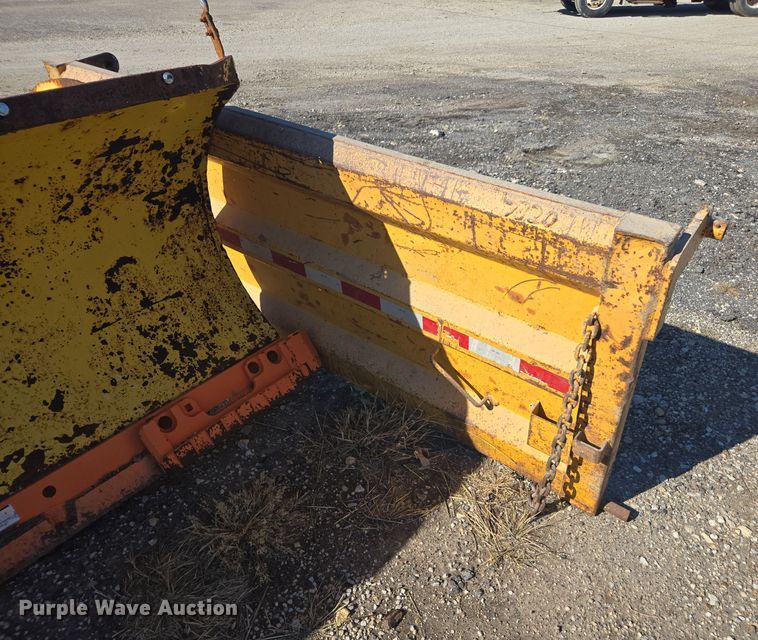 image for item EE7921 2006 International 7400 dump truck