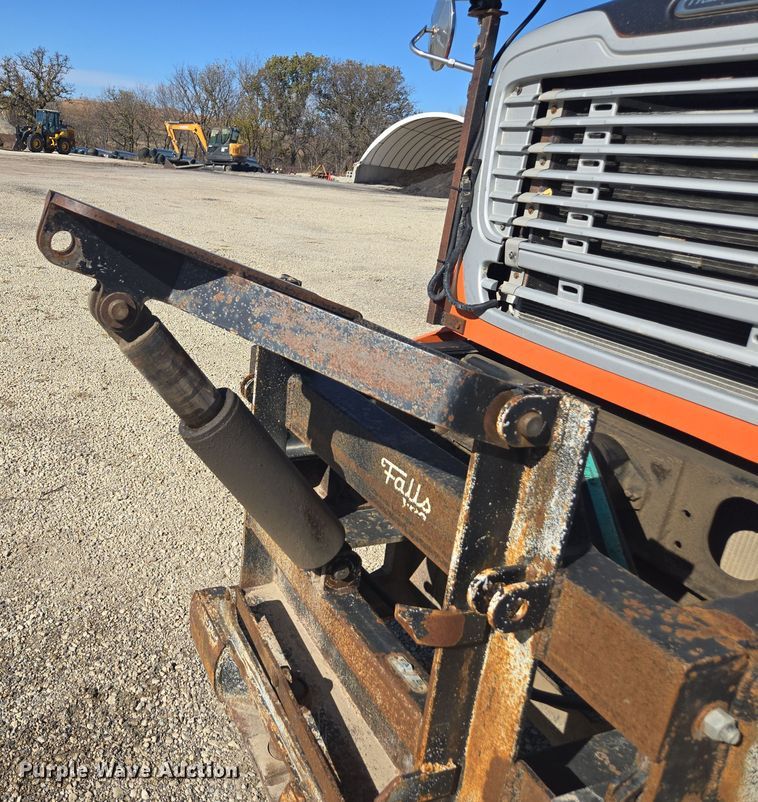 image for item EE7922 2010 Freightliner Business Class M2 dump truck