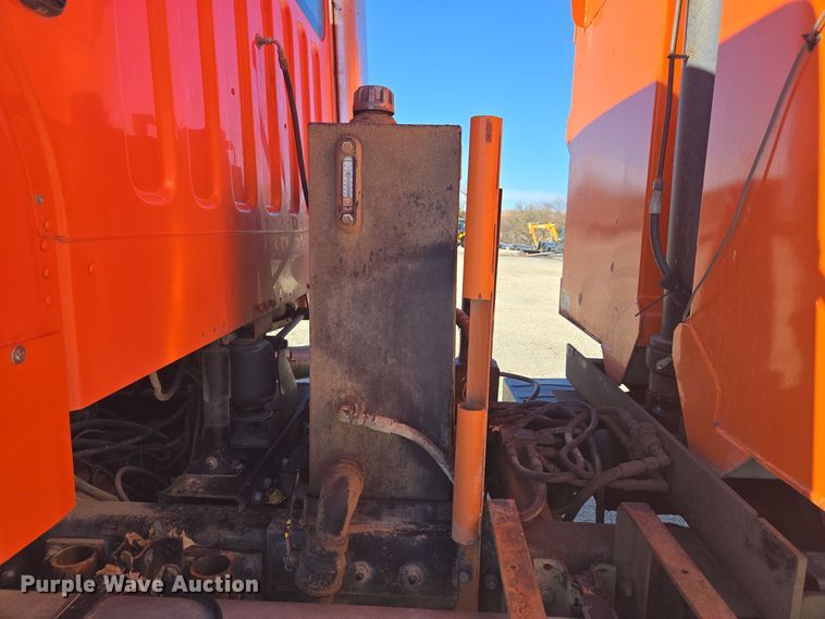 image for item EE7922 2010 Freightliner Business Class M2 dump truck