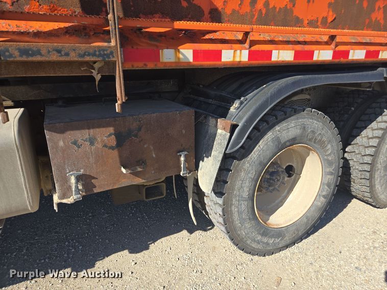 image for item EE7922 2010 Freightliner Business Class M2 dump truck