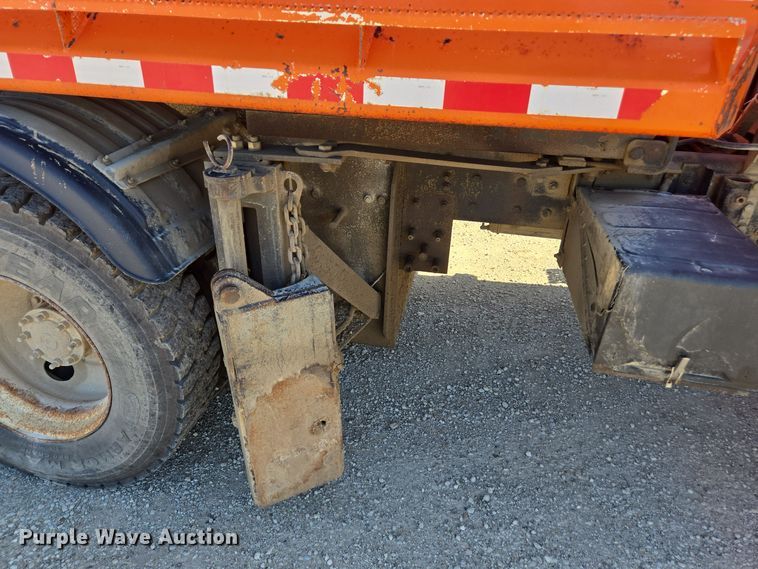 image for item EE7922 2010 Freightliner Business Class M2 dump truck