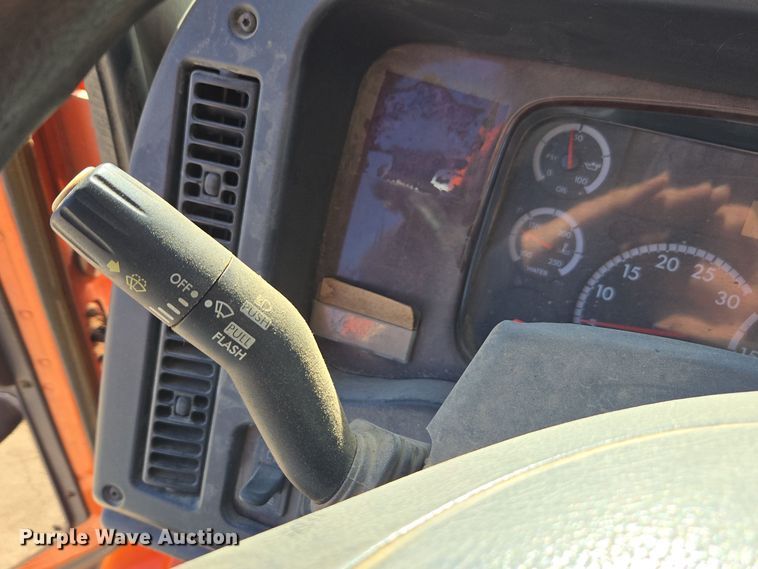 image for item EE7922 2010 Freightliner Business Class M2 dump truck