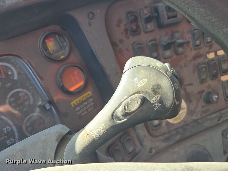 image for item EE7922 2010 Freightliner Business Class M2 dump truck