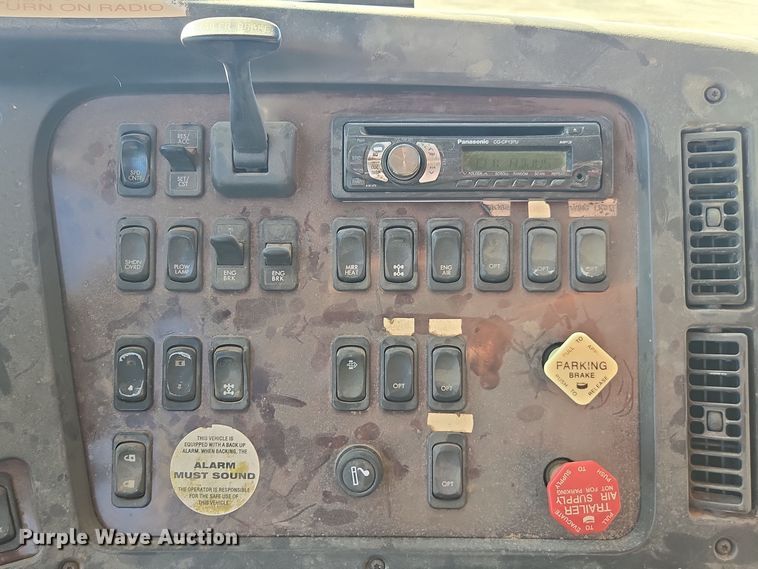 image for item EE7922 2010 Freightliner Business Class M2 dump truck