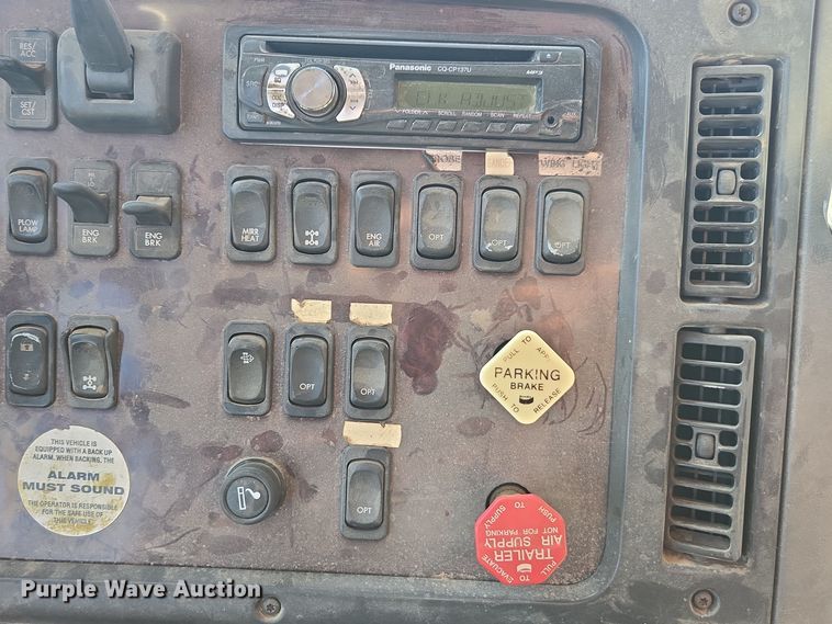 image for item EE7922 2010 Freightliner Business Class M2 dump truck