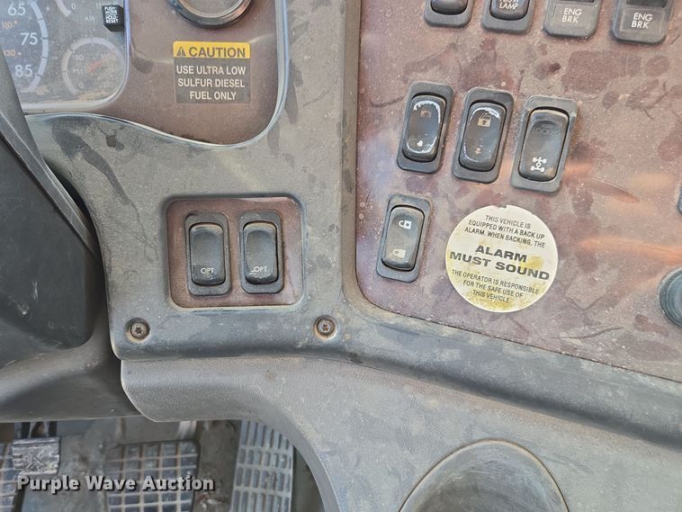 image for item EE7922 2010 Freightliner Business Class M2 dump truck