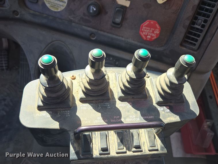 image for item EE7922 2010 Freightliner Business Class M2 dump truck