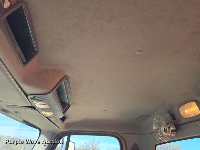 image for item EE7922 2010 Freightliner Business Class M2 dump truck