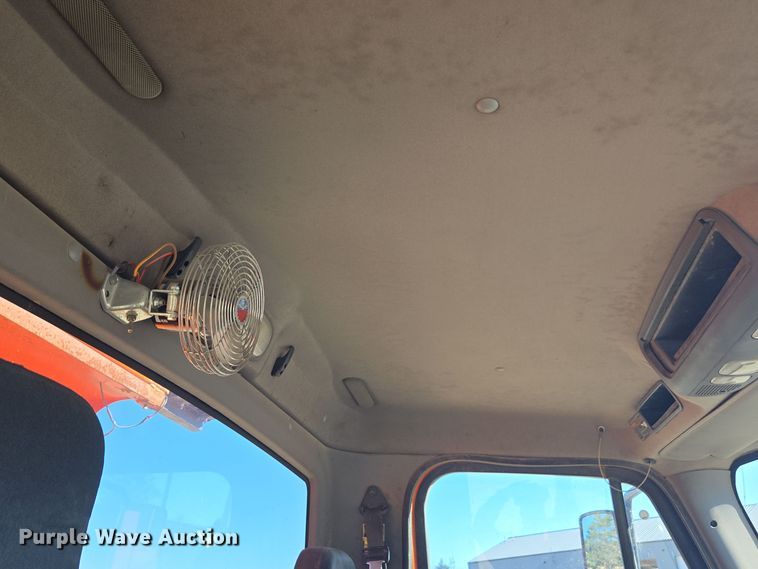 image for item EE7922 2010 Freightliner Business Class M2 dump truck