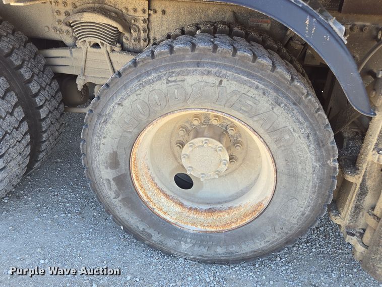 image for item EE7922 2010 Freightliner Business Class M2 dump truck