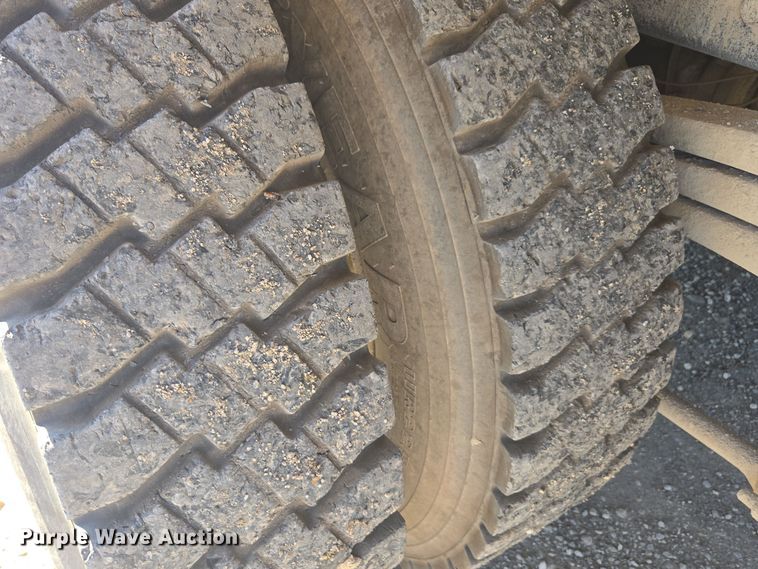 image for item EE7922 2010 Freightliner Business Class M2 dump truck