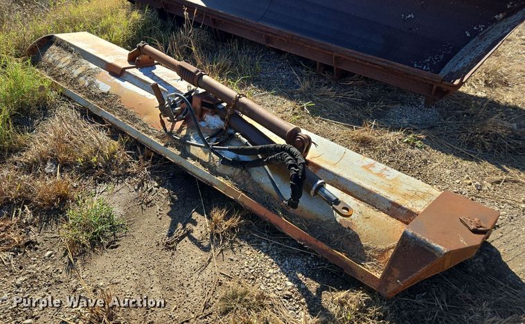 image for item EE7922 2010 Freightliner Business Class M2 dump truck