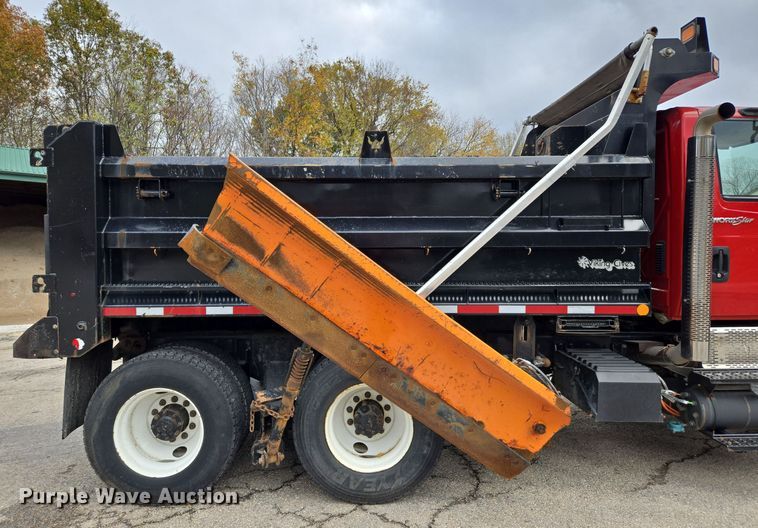 image for item EE8699 2012 International 7500 dump truck