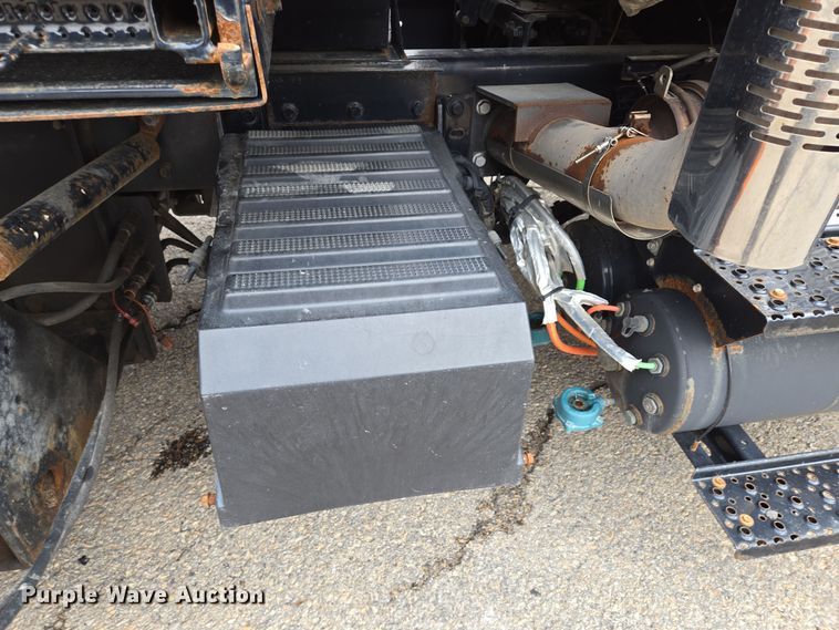 image for item EE8699 2012 International 7500 dump truck