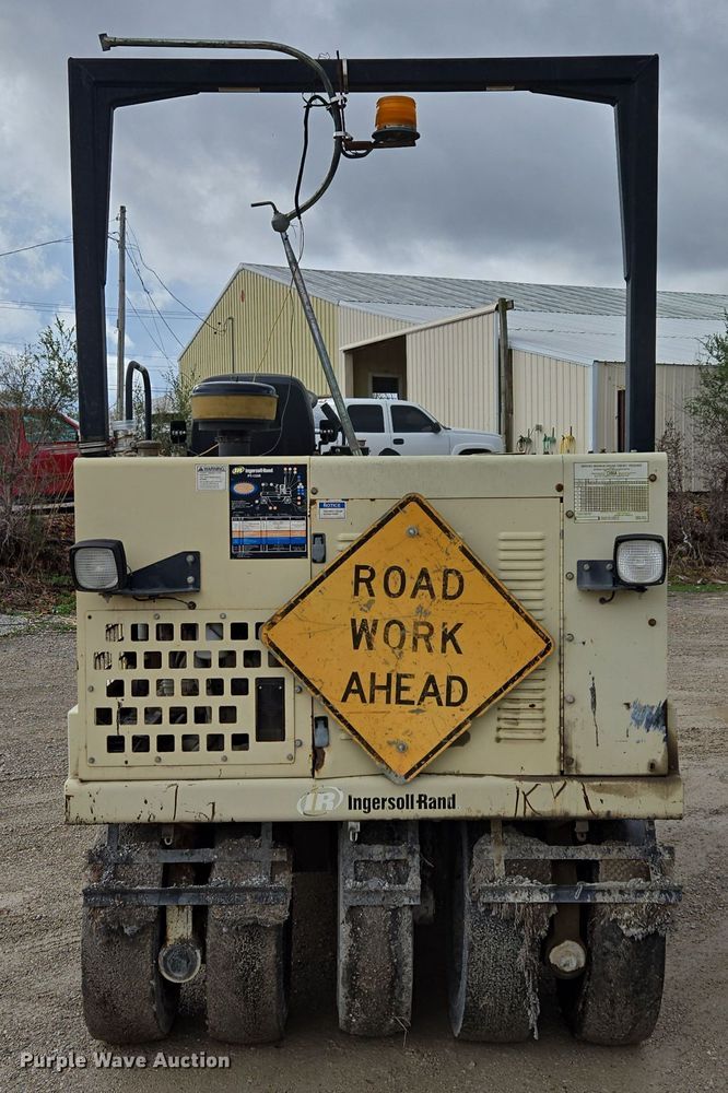 image for item EE8713 2005 Ingersoll Rand  PT125R pneumatic roller