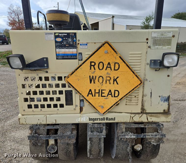 image for item EE8713 2005 Ingersoll Rand  PT125R pneumatic roller