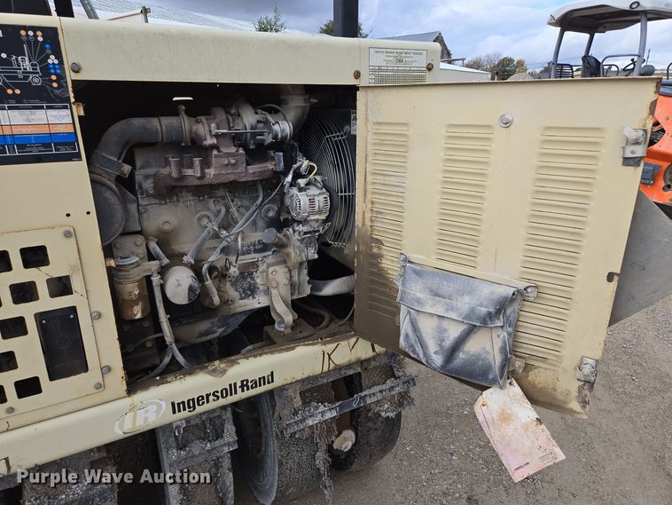 image for item EE8713 2005 Ingersoll Rand  PT125R pneumatic roller
