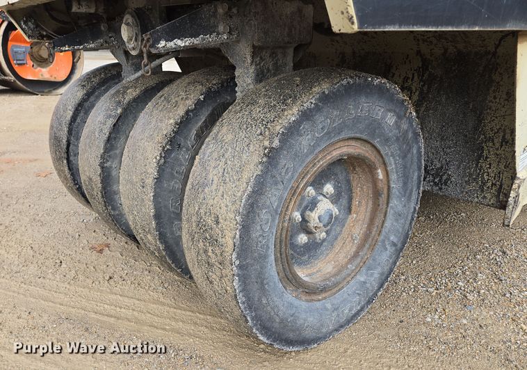 image for item EE8713 2005 Ingersoll Rand  PT125R pneumatic roller