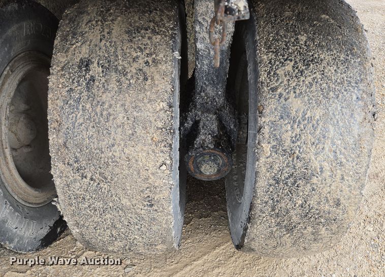 image for item EE8713 2005 Ingersoll Rand  PT125R pneumatic roller