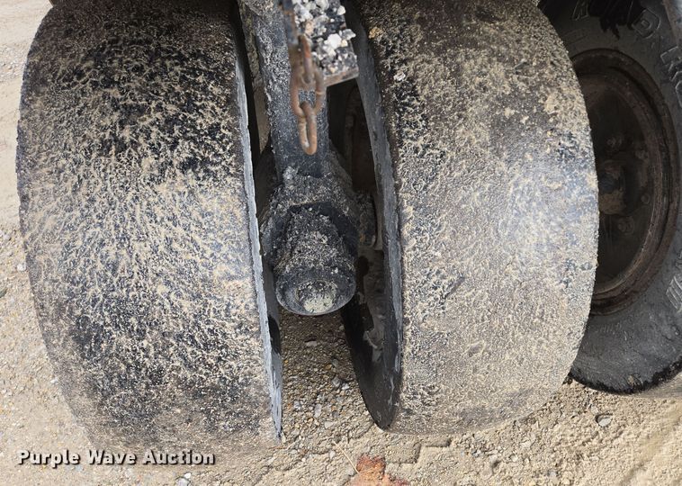 image for item EE8713 2005 Ingersoll Rand  PT125R pneumatic roller