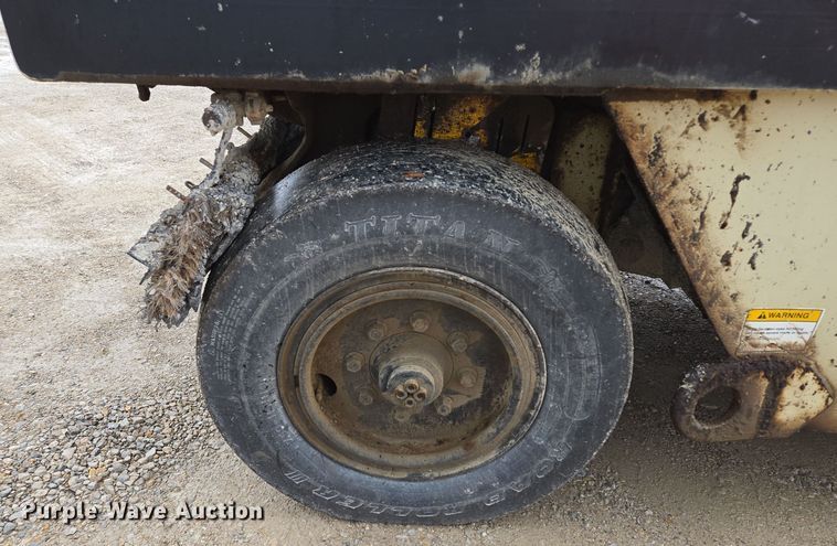 image for item EE8713 2005 Ingersoll Rand  PT125R pneumatic roller