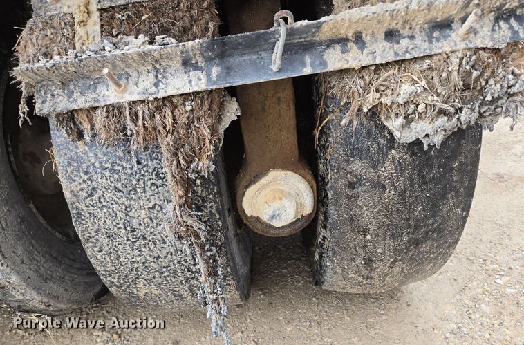 image for item EE8713 2005 Ingersoll Rand  PT125R pneumatic roller