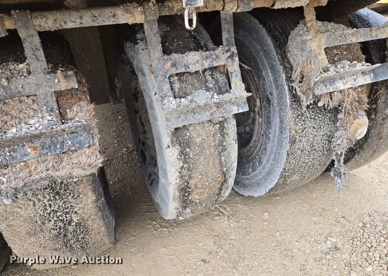 image for item EE8713 2005 Ingersoll Rand  PT125R pneumatic roller