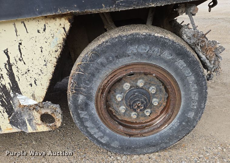 image for item EE8713 2005 Ingersoll Rand  PT125R pneumatic roller