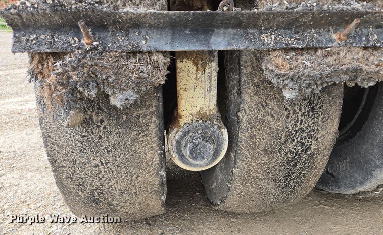 image for item EE8713 2005 Ingersoll Rand  PT125R pneumatic roller